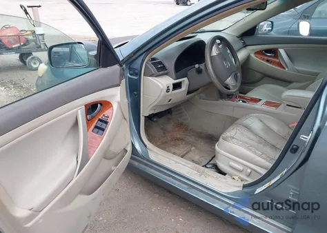 2010 Toyota Camry Xle z USA, uszkodzony, nr VIN 4T4BF3EKXAR007150